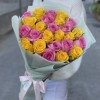 25 розовых и желтых роз 60 см